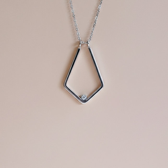 Collier porte-bague Facet - plaqué or blanc