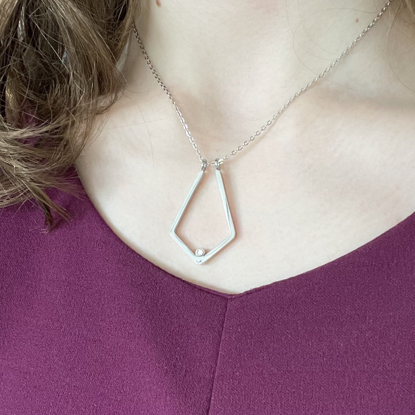 Collier porte-bague Facet - plaqué or blanc